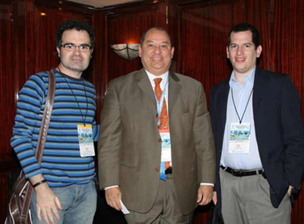Dr. Antonio Bouffard junto a Pablo Manzotti y Ezequiel Domb de Revista Diagnóstico
