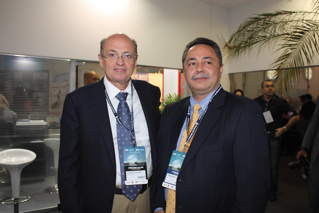Dr. Giovanni Guido Cerri, Ministro de Salud del estado de San Pablo con el Dr. Jaime Madrid de la ACR