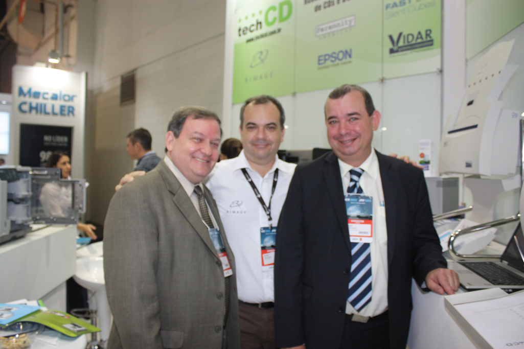 Ely Gutfreund de Rimage, gerente de TechCD (distribuidor para Brasil) y Laurent Janssens de Perennity