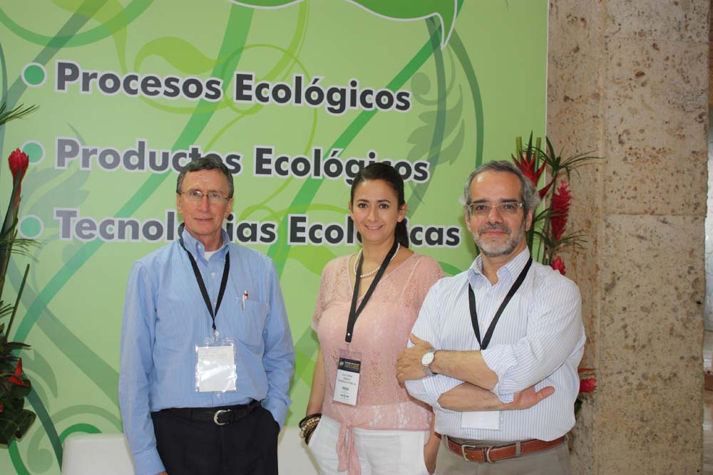 Jaime Camargo (Gerente) y colaboradores de Top Medical Systems (distribuidores de Toshiba Medical Systems en Colombia)