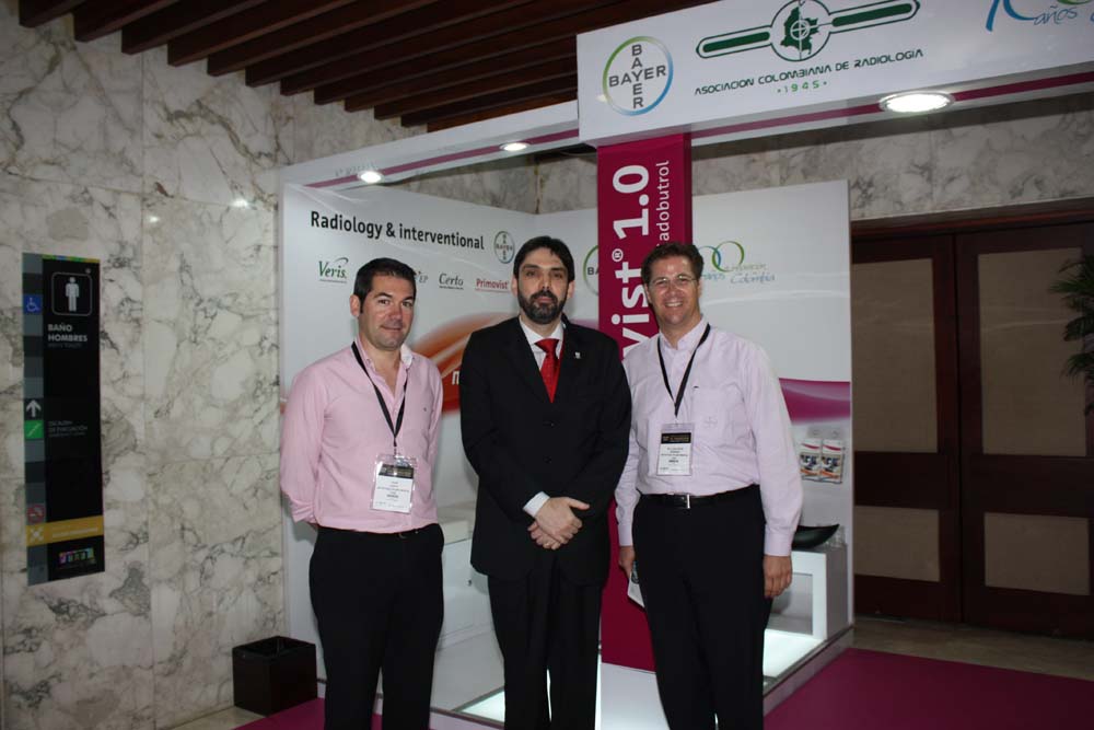 Dr. Antonio José da Rocha (Vice Presidente de la SPR) con ejecutivos de Bayer Healthcare a la salida del Simposio Satélite Síndrome de irradiación aislada