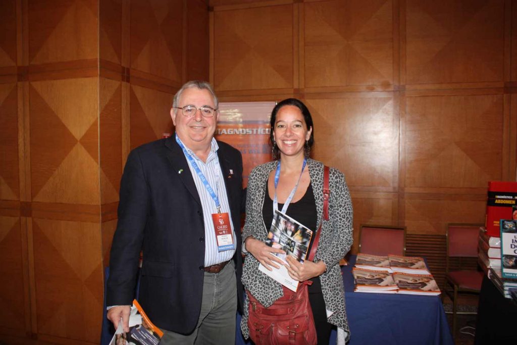 Dr. Ricardo Baaklini (Presidente de la SPR) y Bárbara Domb de Diagnóstico Journal