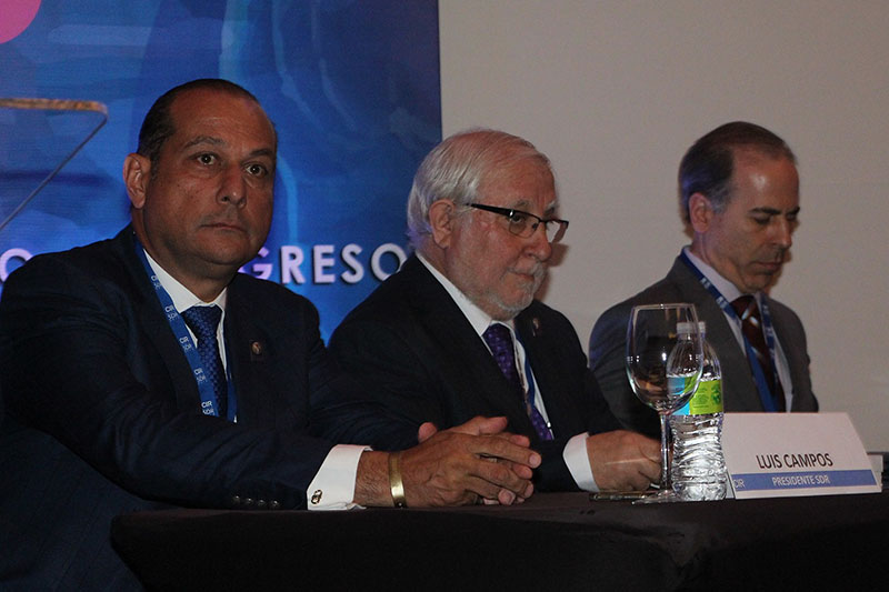 Dr. Luis Campos (Rep. Dominicana), Dr. Miguel Ángel Pinochet (Chile) y Dr. Henrique Carrete Jr. (Brasil)