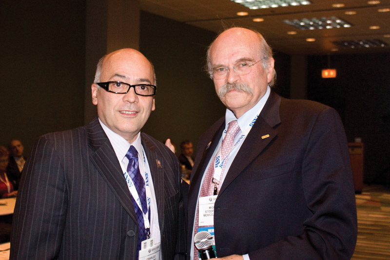 Dr. Oswaldo Ramos de Venezuela y Dr. Miguel Stoopen de México