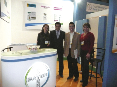 Lic. José Cruz Vasquez y colaboradores de Bayer Healthcare