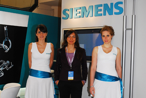 Veronica Casati y promotoras de Siemens