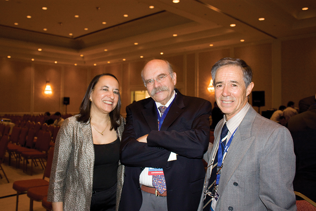 Dra. Gloria Soto G., Dr. Miguel Stoopen y Dr. Claudio Cortés
