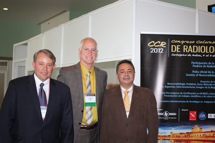 Mark G. Watson y Dr. George Bisset de la RSNA y Dr. Jaime Madrid de la Asociación Colombiana de Radiología