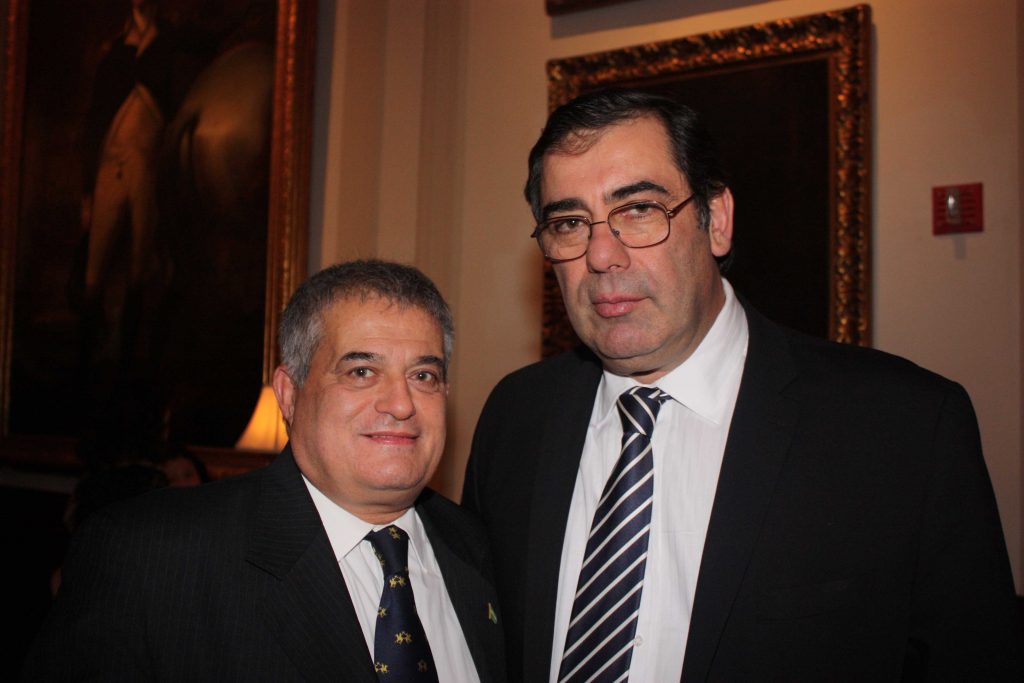 Roberto Ricci, Director Ejecutivo de Griensu (distribuidor de Toshiba en Argentina) y Dr. Carlos Tarzian