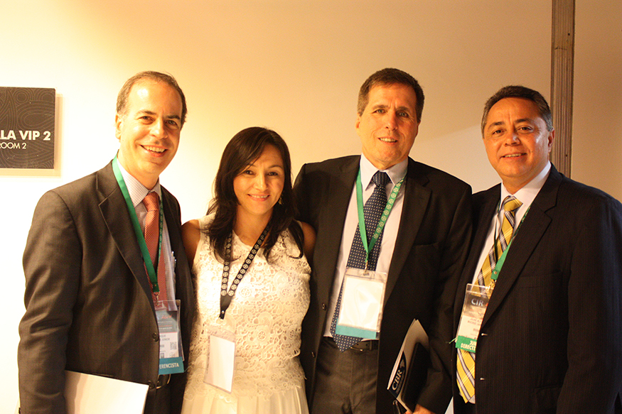 Dr. Henrique Carrete Junior (Presidente del CBR), Paula Cristina Grisales (Gerente de ACR), Dr. Antonio Carlos Matteoni (1er Secretario del CBR) y Dr. Jaime Madrid Jaramillo
