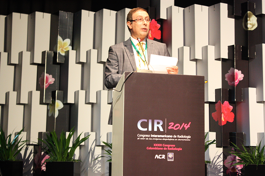 Dr. Gabriel Dib Diazgranados en la charla de apertura al XXXIX Congreso Colombiano de Radiología