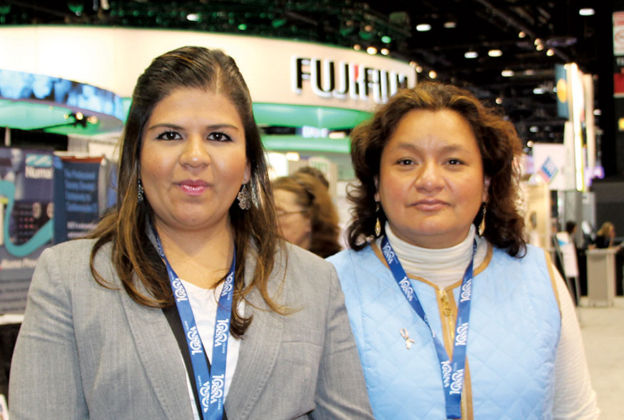 Ana Carolina Flores y Guadalupe Landaverde de Compañía Mexicana de Radiología