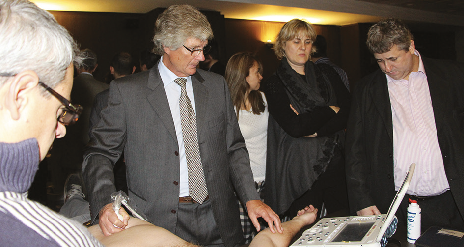 Dr. Cristian Schulte en el Hands On con un equipo MyLab Alpha HD de la firma italiana Esaote