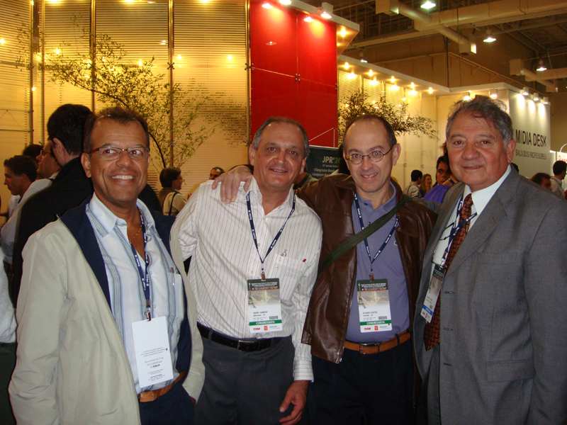 Dr. Sidney Almeida (Americana - SP), Dr. Ricardo Cortez (Curitiba - PR) y Dr. Ricardo E. Corona (Argentina)