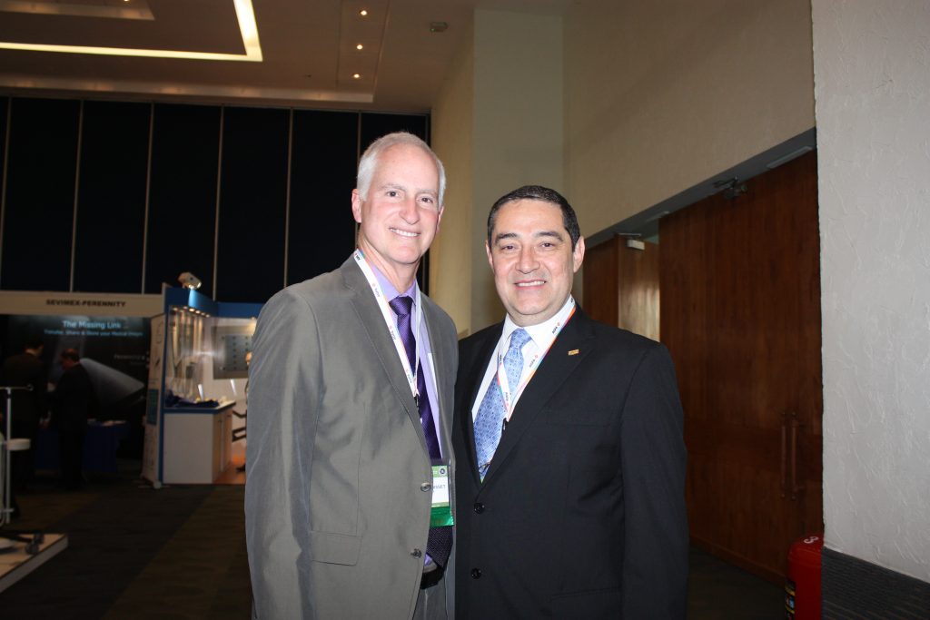 Dr. George Bisset de la RSNA y Dr. Carlos Rodriguez Treviño (presidente de la SMRI)