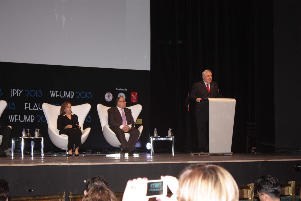 Dr. Ricardo Baaklini (Presidente SPR) en el acto de apertura
