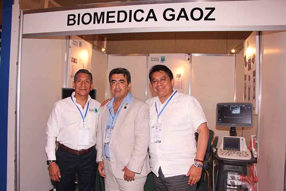 Dr. Manuel Hernández en el stand de Biomédica Gaoz