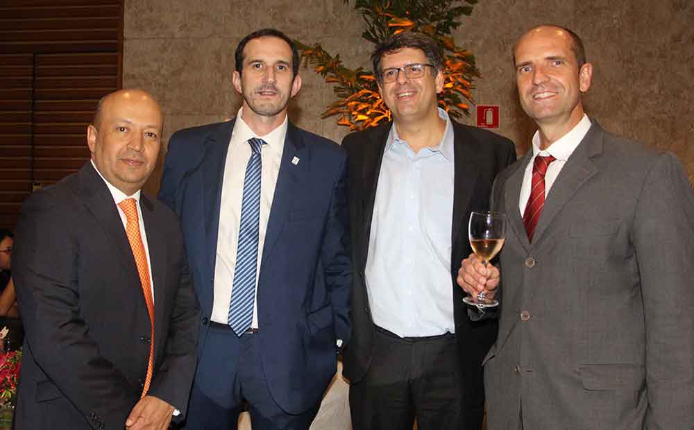 Dr. Javier Romero de Fundación Santa Fé de Bogotá, Dr. Javier Rodríguez Lucero y colegas