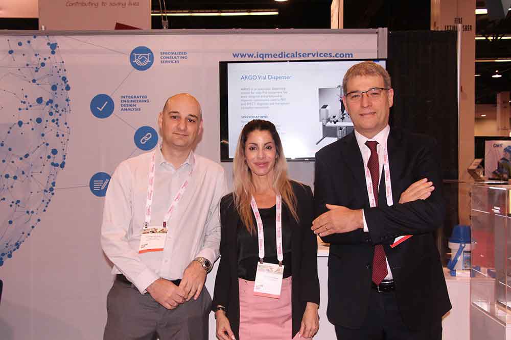 Mariano Nicolini de Laboratorios Bacon con Cristina Delle Chiaie y Mario Amadio de IQ Medical Services