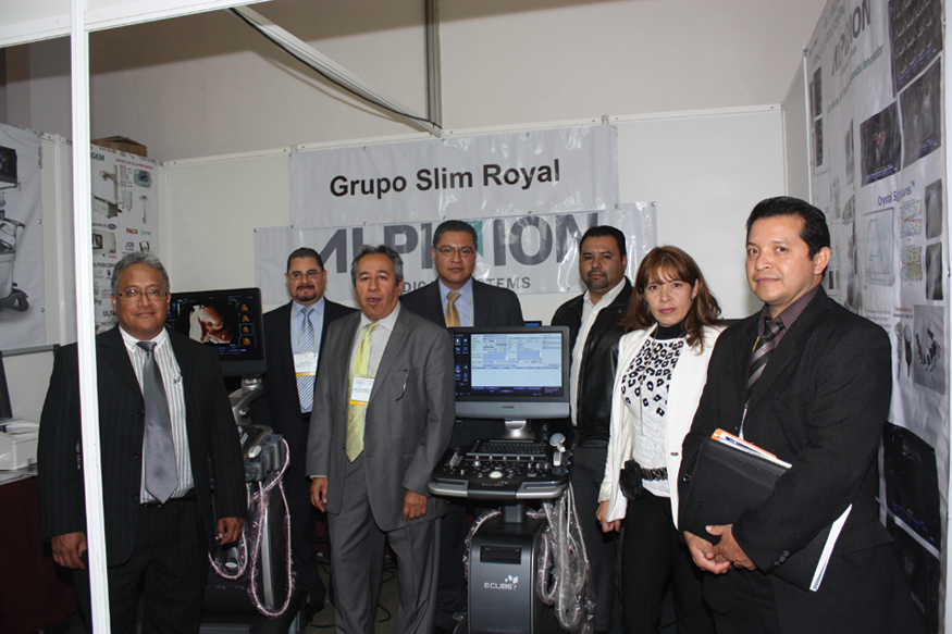 Staff del Grupo Slim Royal, distribuidor de Alpinion en México