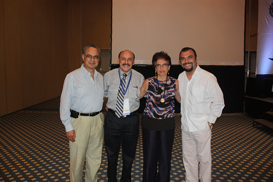 Sr. Francisco Avelar, Dra. Janet Tanus y Jorge Santos de Carestream