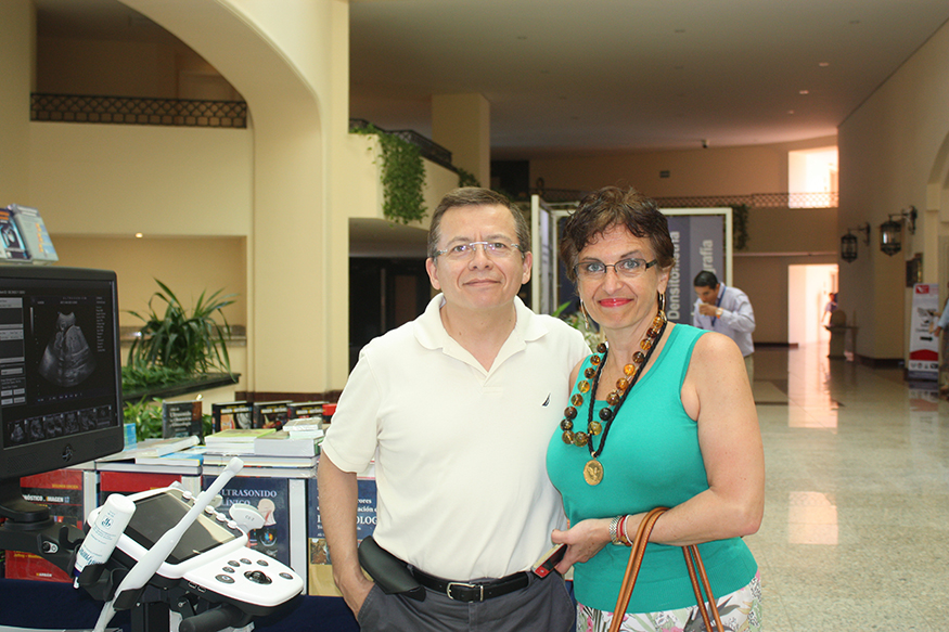 Francisco Morando de Ultramedixi y Dra. Janet Tanus Hajj de la FMRI