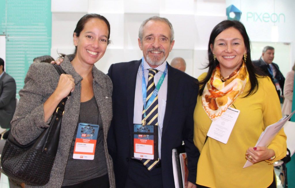 Bárbara Domb, Juan José Carballo de Netmed Solutions y Paula Grisales de la ACR