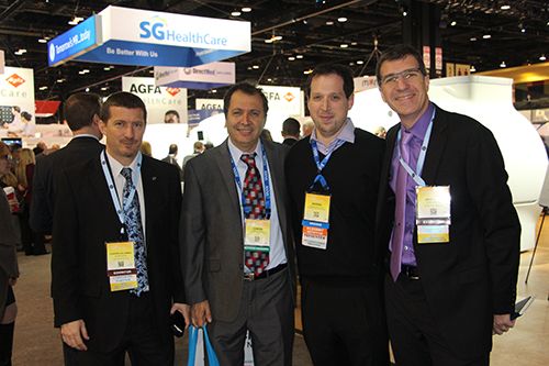 Leandro Colombini con Damian Lehrer y el Dr. Diego Lehrer de CERIM y Dario De Toni de GE Healthcare