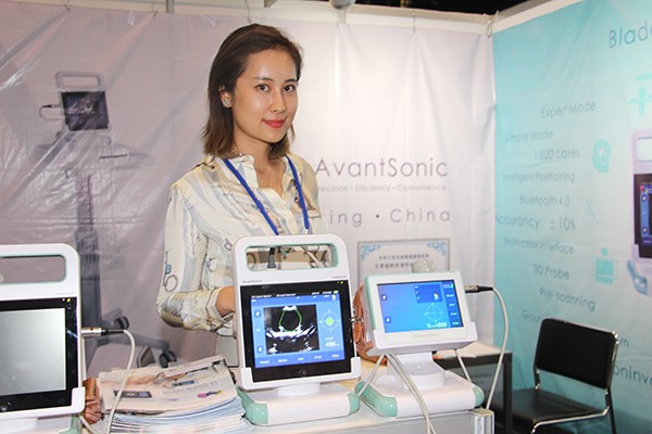Stand de AvantSonic (ultrasonido para dermatología)