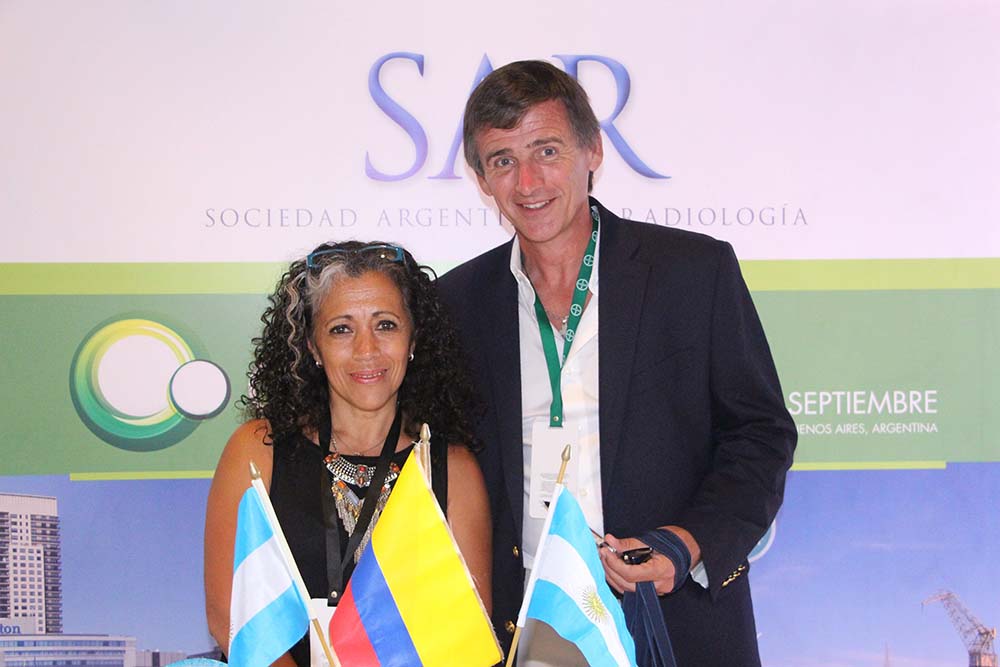Alejandra Capdevila de la Sociedad Argentina de Radiología y el Dr. Carlos Capiel