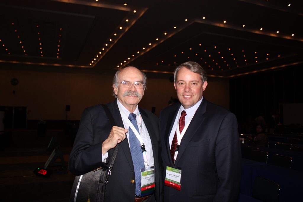 Dr. Miguel Stoopen y Mark Watson (Gerente de la RSNA)