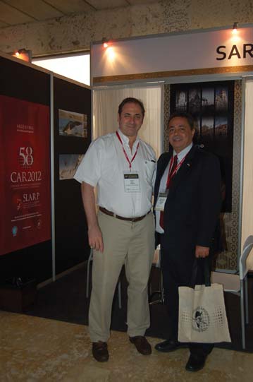 Dr. Alfredo Buzzi y Dr. Jaime Madrid en el stand de la SAR