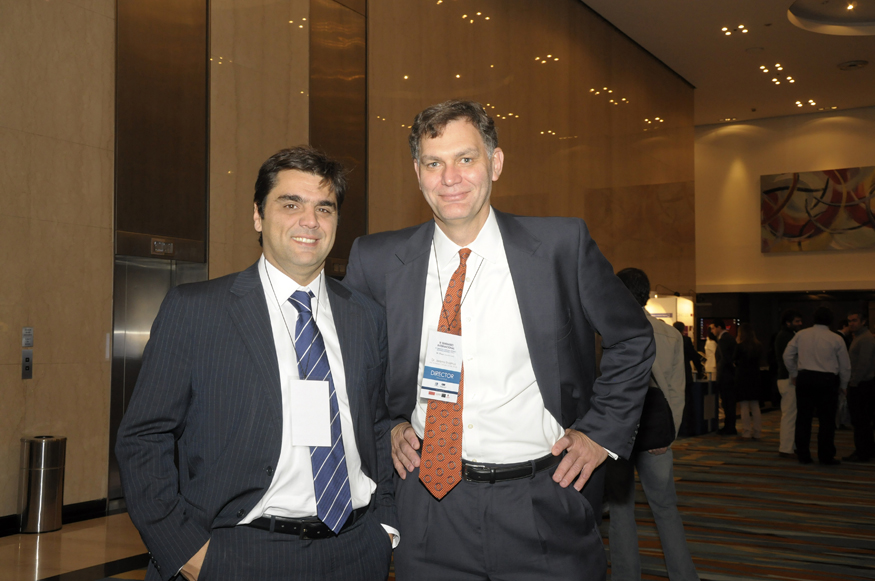 Dr. Santiago Rossi junto al Dr. Jeremy Erasmus