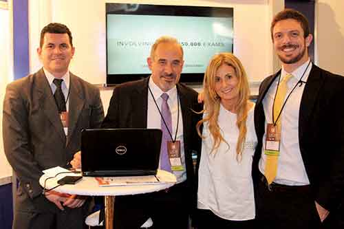 Jorge Hilkirk, Juan Mena y Federico Telmo de Access Medical Systems con la Dra. Karina Weintraub