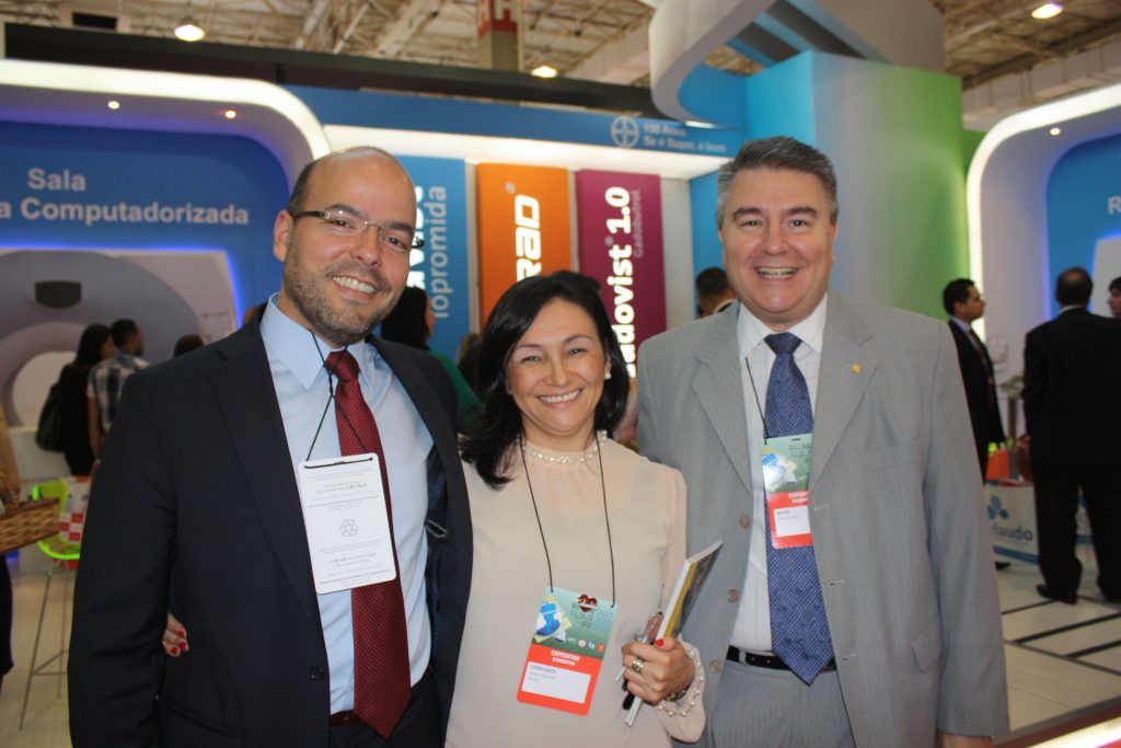 Juan Carlos Rueda de Bayer Healthcare, Paula Grisales de ACR y Carlos Losio de Bayer Healthcare