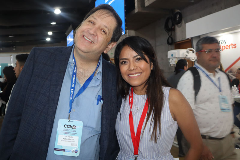 Dr. Luis Felipe Alva Lopez y Karla Gabriela Vázquez Rojas de Agfa