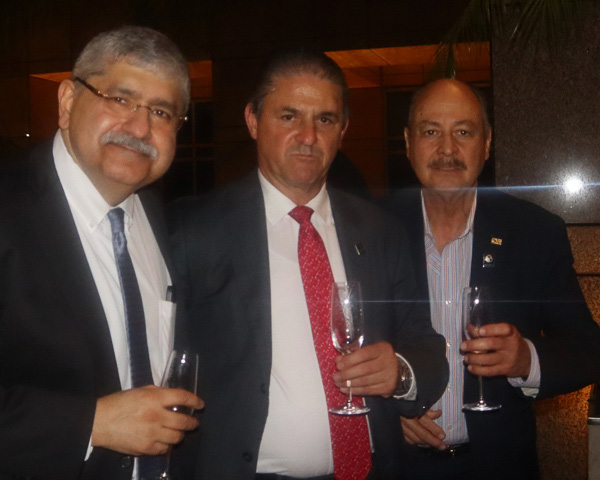 Dr. Umar Mahmood (International Affairs de la RSNA), Dr. Mauricio Figueroa y Dr. Dante Casale de México