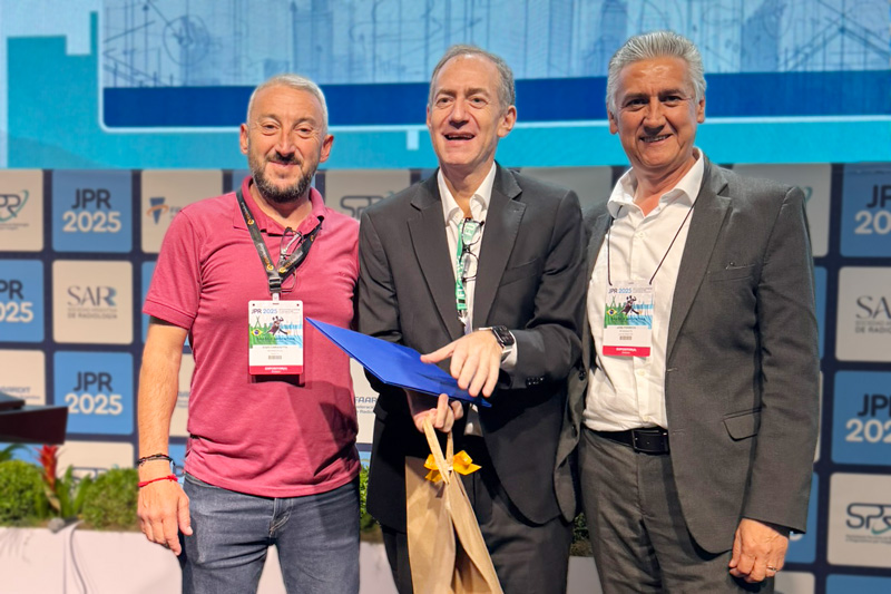 01 - Dr. Enzo Caravetta, Dr. Alejandro Rolón con José Fonseca de Esaote
