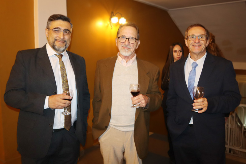 Dr. Carlos Toranzos, Dr. Fernando Gutierrez y Dr. Ricardo Domina