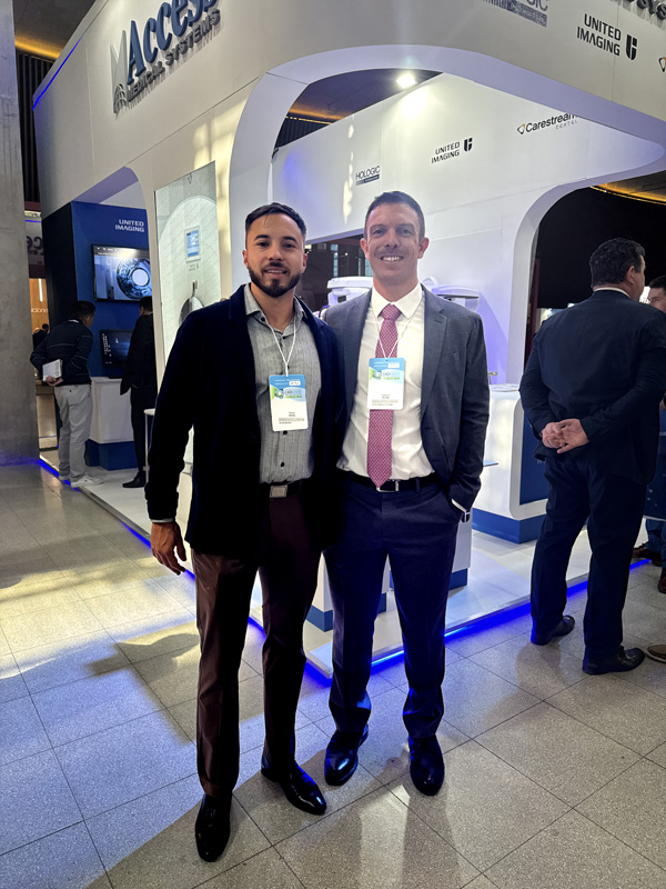 Federico Telmo en Stand de Access, representante de United Imaging