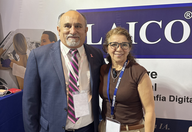 Gabriel Solis de Laico con la Dra. Concepcion Urquiza García en el CIIS 2025 en Guadalajara