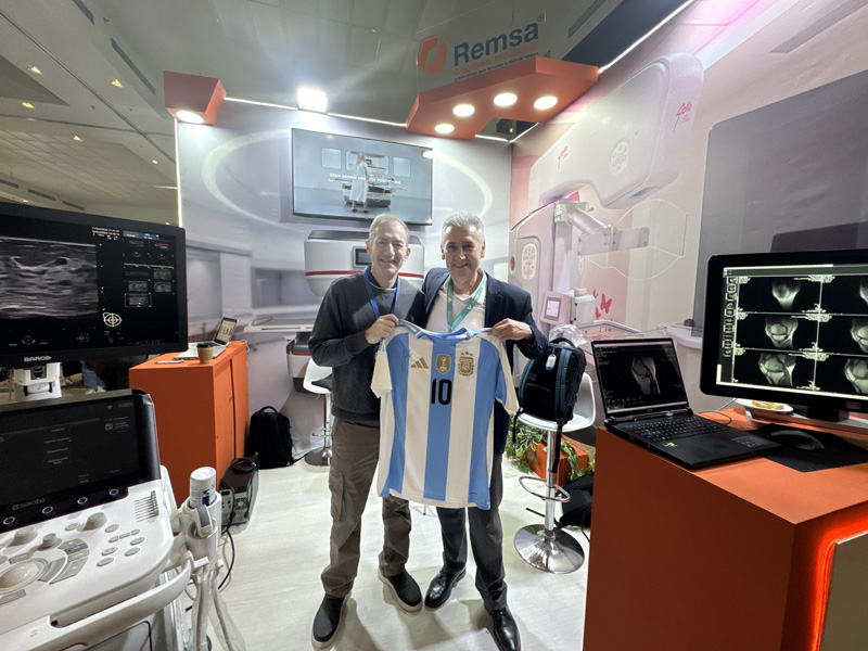 Dr. Alejandro Rolon con José Fonseca de Esaote en el CIIS 2025 en Guadalajara