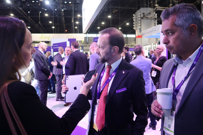 Mario Carcano (CMO CT de GE HealthCare) y Guillermo Martinez (General Manager CT Engineering de GE Healthcare)