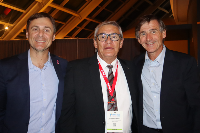 Dr. Matías Landi, Carlos Gimenez de Canon Argentina y Dr. Carlos Capiel