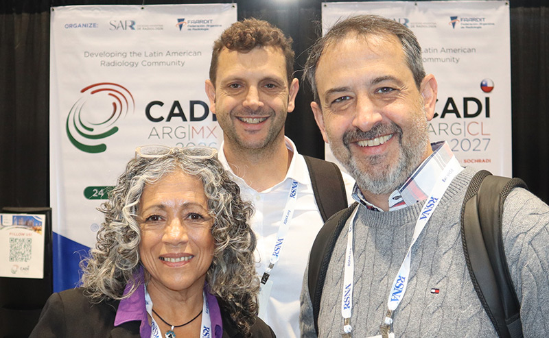 Alejandra Capdevilla con Diego y Gustavo Socolsky