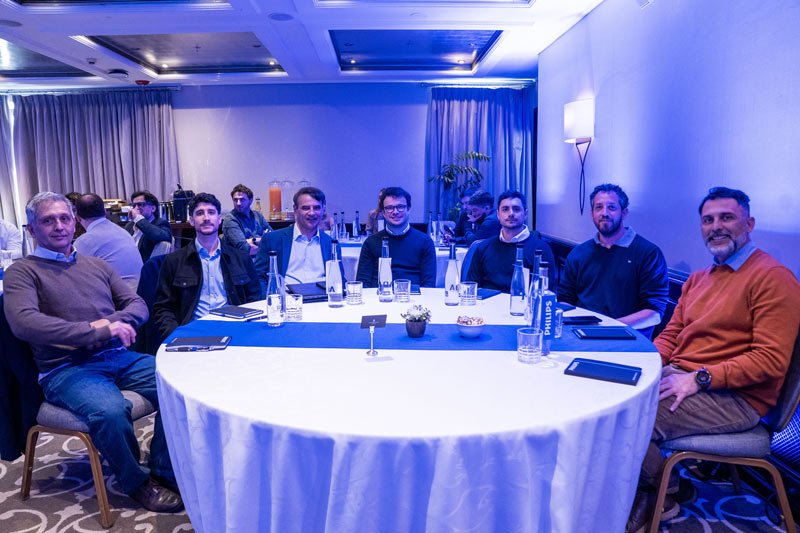 Lic. Federico Rios con asistentes al evento