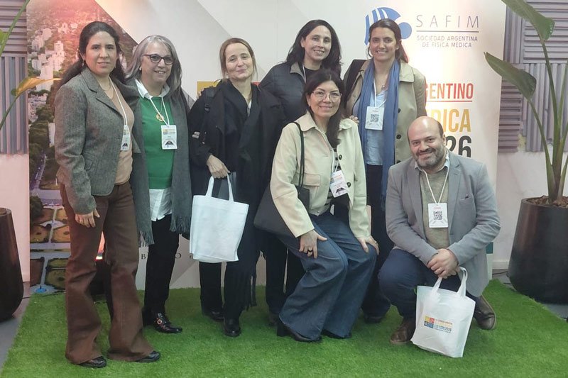 Pablo Sanabria y equipo en el Congreso Argentino de Física Médica